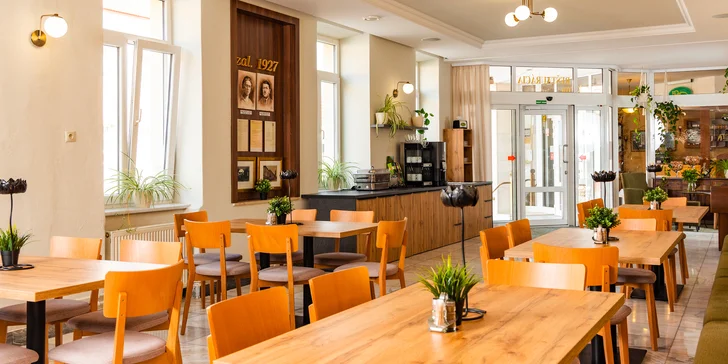 Pobyt ve 3* hotelu v Bojnicích kousek od zámku: snídaně i láhev vína