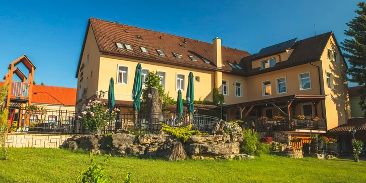 Pobyt ve 3* hotelu v Bojnicích kousek od zámku: snídaně i láhev vína