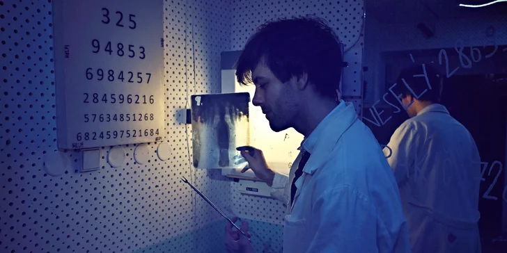 Odhalte vraha! Napínavá úniková hra v ordinaci šíleného doktora