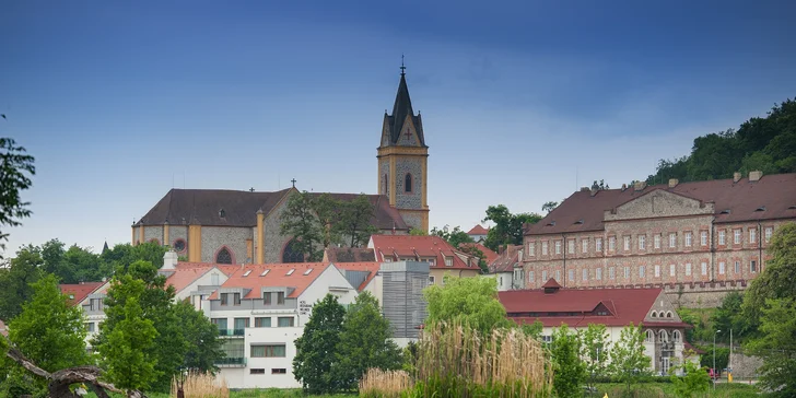 Pobyt v Hluboké nad Vltavou s polopenzí i wellness: hotel pod zámkem v blízkosti golfu
