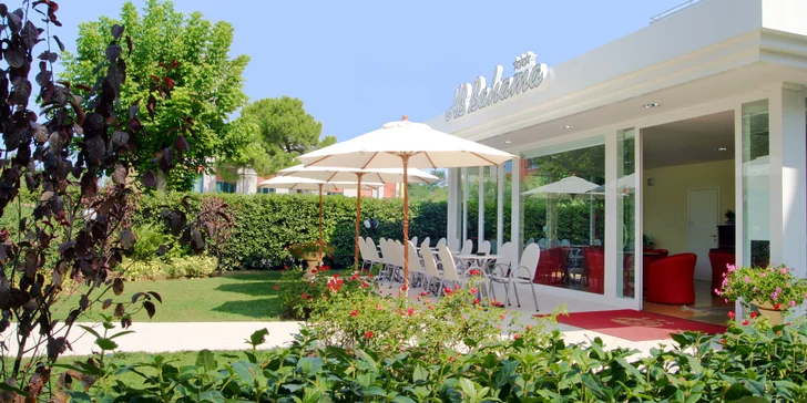 Rimini: hotel u pláže s bazénem i snídaní, first minute slevy i 1 noc zdarma