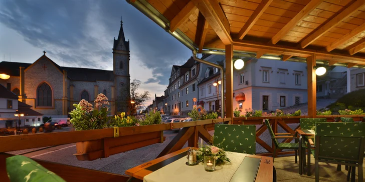 Pobyt v Hluboké nad Vltavou s polopenzí i wellness: hotel pod zámkem v blízkosti golfu