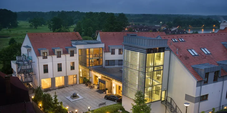 Luxusní pobyt v Hluboké nad Vltavou: 5* hotel u zámku s wellness a jídlem