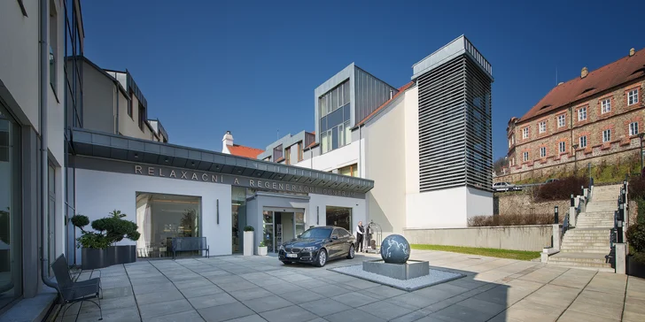 Luxusní pobyt v Hluboké nad Vltavou: 5* hotel u zámku s wellness a jídlem
