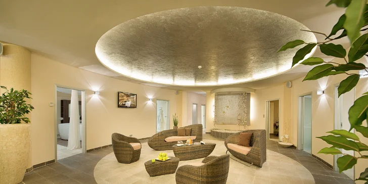 Luxusní pobyt v Hluboké nad Vltavou: 5* hotel u zámku s wellness a jídlem