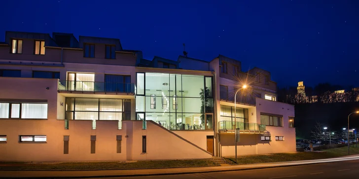 Luxusní pobyt v Hluboké nad Vltavou: 5* hotel u zámku s wellness a jídlem