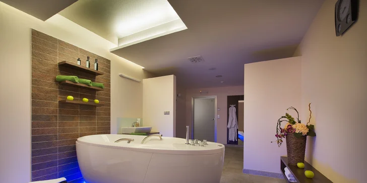 Luxusní pobyt v Hluboké nad Vltavou: 5* hotel u zámku s wellness a jídlem