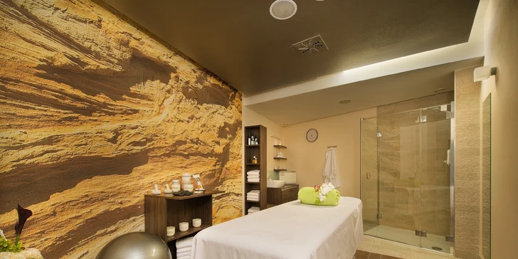 Luxusní pobyt v Hluboké nad Vltavou: 5* hotel u zámku s wellness a jídlem