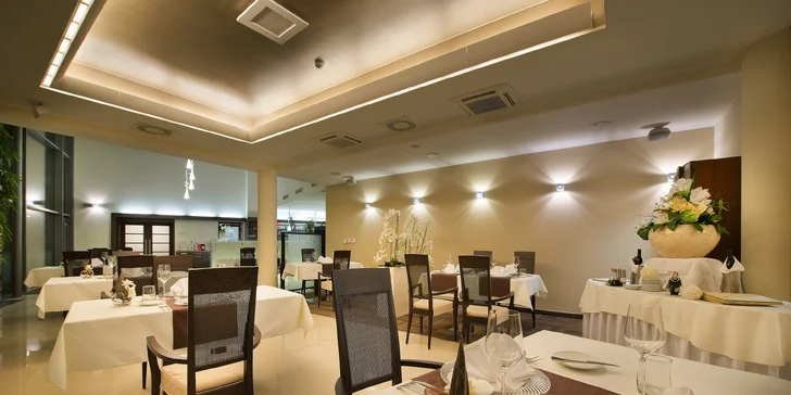 Luxusní pobyt v Hluboké nad Vltavou: 5* hotel u zámku s wellness a jídlem