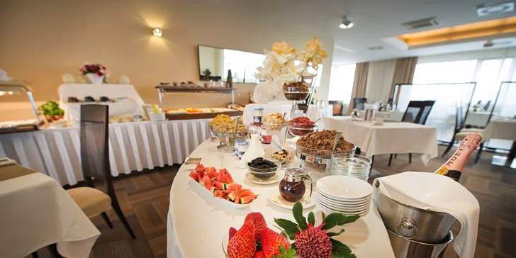Luxusní pobyt v Hluboké nad Vltavou: 5* hotel u zámku s wellness a jídlem