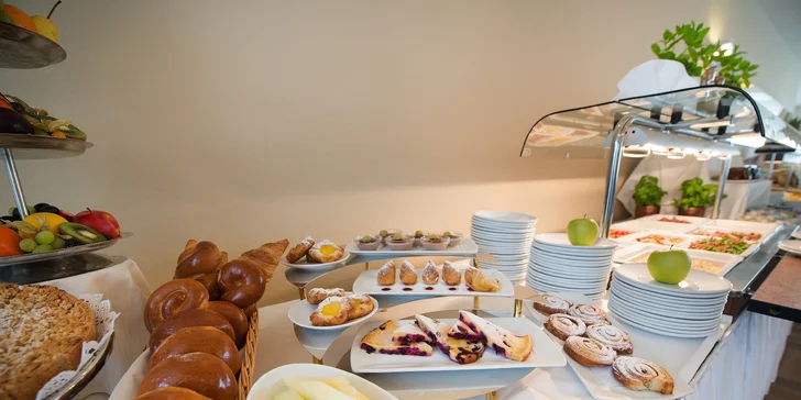 Luxusní pobyt v Hluboké nad Vltavou: 5* hotel u zámku s wellness a jídlem