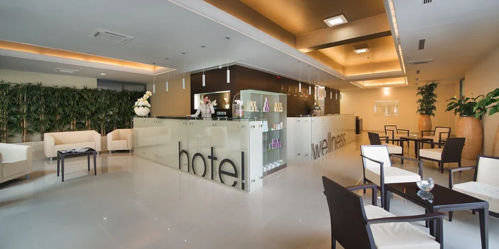 Luxusní pobyt v Hluboké nad Vltavou: 5* hotel u zámku s wellness a jídlem