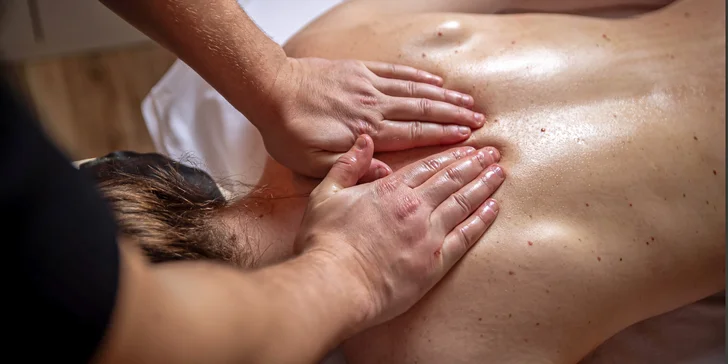 60 min. masáže dle výběru a 30 min. wellness v Sauna Central
