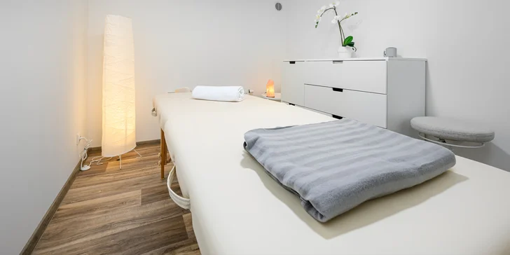 60 min. masáže dle výběru a 30 min. wellness v Sauna Central