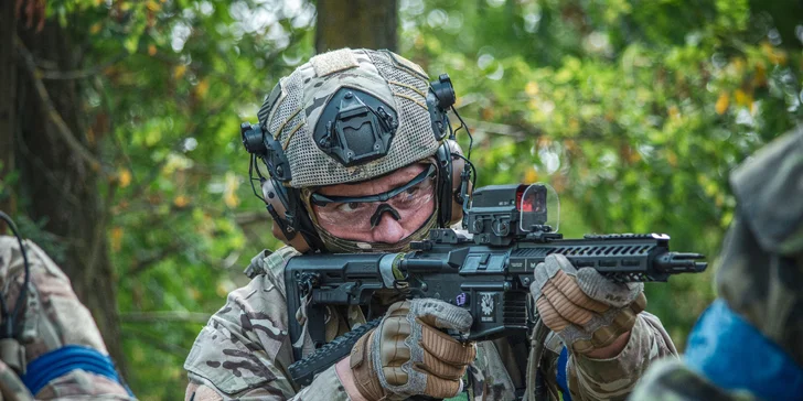 Veřejný airsoft: vstup na sdílenou hru pro 1–7 osob nebo soukromý pronájem