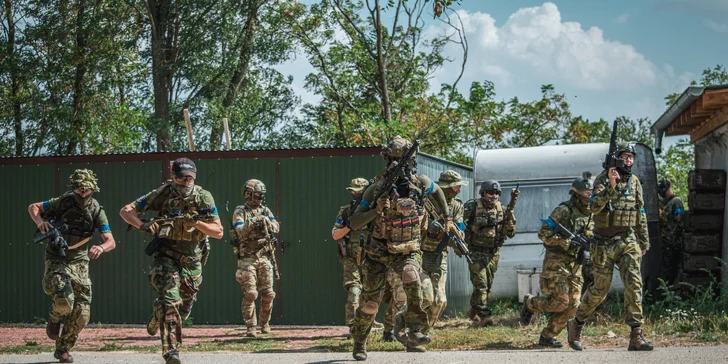 Veřejný airsoft: vstup na sdílenou hru pro 1–7 osob nebo soukromý pronájem