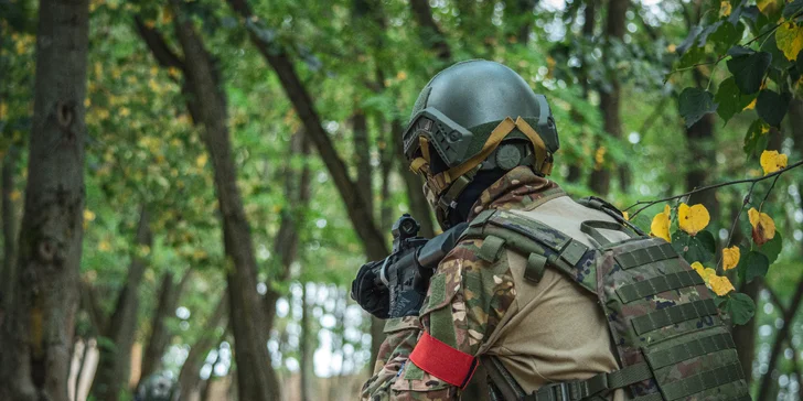 Veřejný airsoft: vstup na sdílenou hru pro 1–7 osob nebo soukromý pronájem
