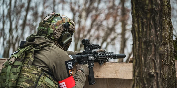 Veřejný airsoft: vstup na sdílenou hru pro 1–7 osob nebo soukromý pronájem