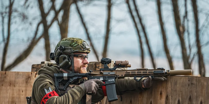 Veřejný airsoft: vstup na sdílenou hru pro 1–7 osob nebo soukromý pronájem
