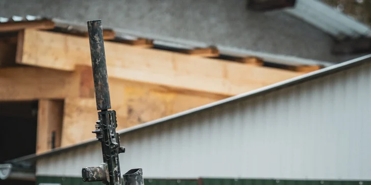 Veřejný airsoft: vstup na sdílenou hru pro 1–7 osob nebo soukromý pronájem