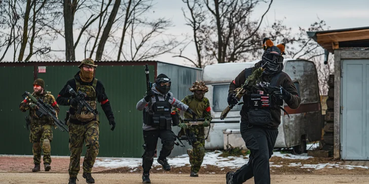 Veřejný airsoft: vstup na sdílenou hru pro 1–7 osob nebo soukromý pronájem