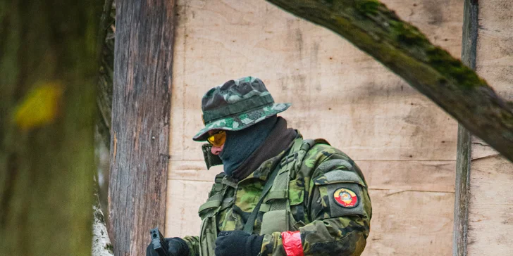 Veřejný airsoft: vstup na sdílenou hru pro 1–7 osob nebo soukromý pronájem