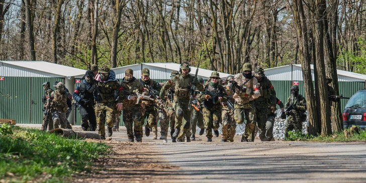 Veřejný airsoft: vstup na sdílenou hru pro 1–7 osob nebo soukromý pronájem