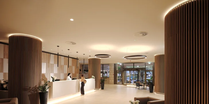 Dovolená u moře: 4* hotel v Portoroži s polopenzí, bazény, dítě do 12,9 let zdarma