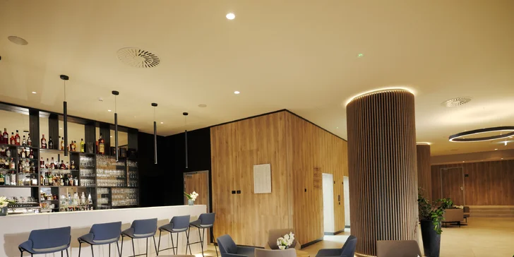 Dovolená u moře: 4* hotel v Portoroži s polopenzí, bazény, dítě do 12,9 let zdarma