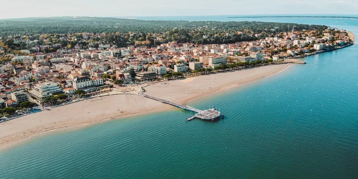 Sklenka vína v Bordeaux: 4 noci v moderním hotelu, letenky, detailní tipy v aplikaci