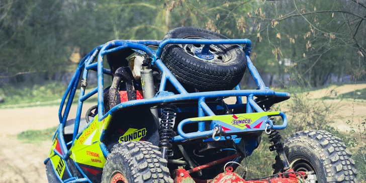 Zážitková spolujízda v offroad speciálu na terénní rallye trati v Přelouči
