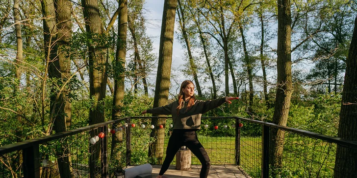 Kouzelný pobyt v treehouse až pro 4 osoby i venkovní sudová sauna