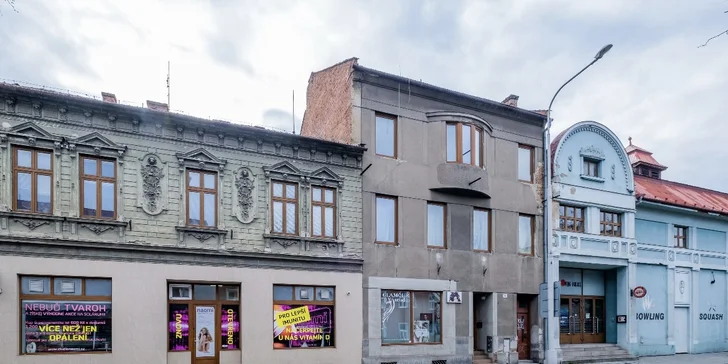 Kosmetické ošetření dle výběru i masáž obličeje: péče základní, liftingová i proti akné