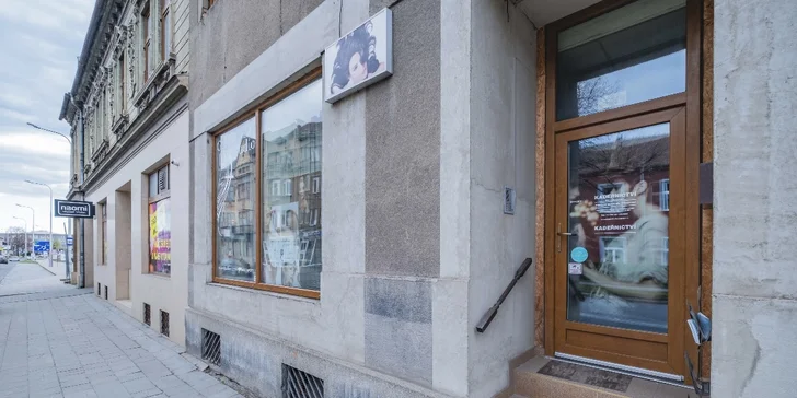 Kosmetické ošetření dle výběru i masáž obličeje: péče základní, liftingová i proti akné