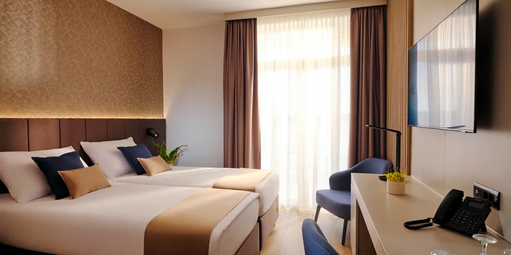 Dovolená u moře: 4* hotel v Portoroži s polopenzí, bazény, dítě do 12,9 let zdarma