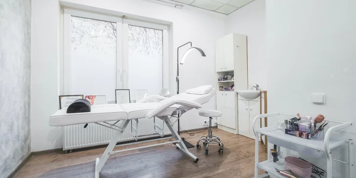 Kosmetické ošetření dle výběru i masáž obličeje: péče základní, liftingová i proti akné
