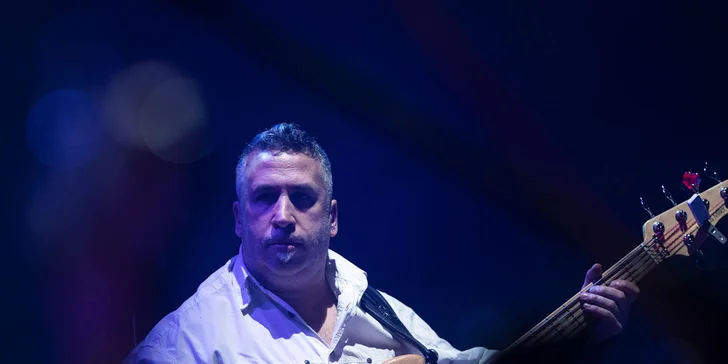 Individuální lekce hraní na kytaru, baskytaru či ukulele (60 minut)