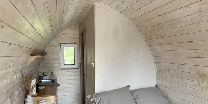 Pobyt u obory s daňky v Lužických horách: tiny house i se snídaní pro 2 osoby