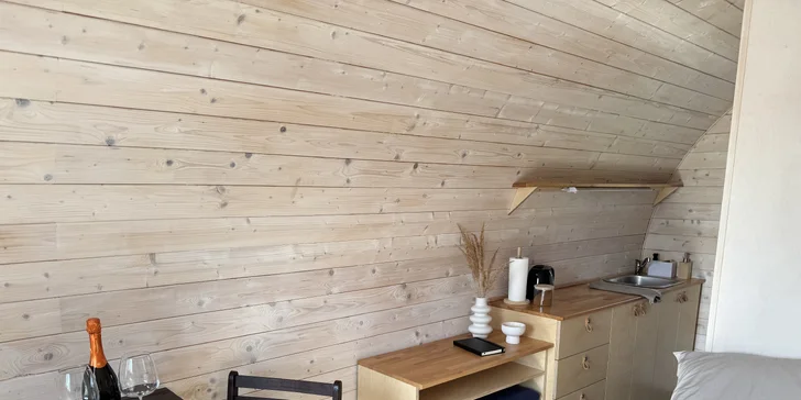 Pobyt u obory s daňky v Lužických horách: tiny house i se snídaní pro 2 osoby