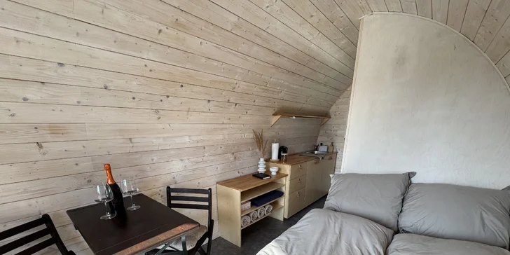 Pobyt u obory s daňky v Lužických horách: tiny house i se snídaní pro 2 osoby