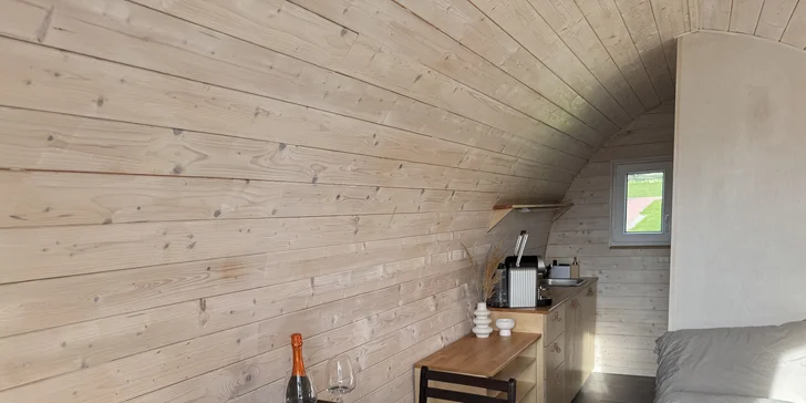 Pobyt u obory s daňky v Lužických horách: tiny house i se snídaní pro 2 osoby