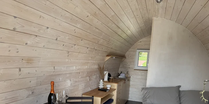 Pobyt u obory s daňky v Lužických horách: tiny house i se snídaní pro 2 osoby
