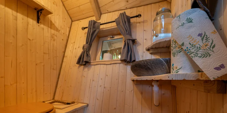 Domeček na stromě s výhledem na Liptovskou Maru v blízkosti top atrakcí