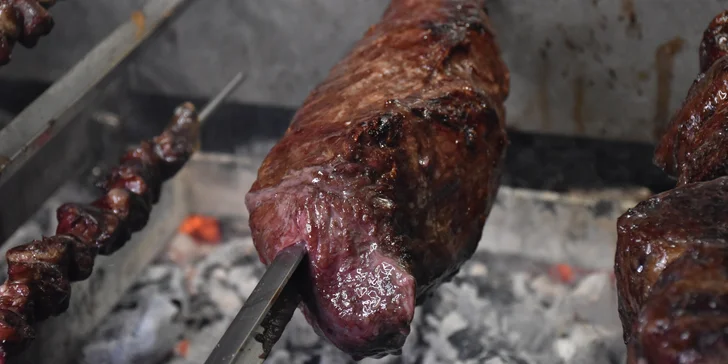 Jihoamerické Churrasco Rodízio připravené na ohni pro 2 osoby v restauraci La Casa Latina