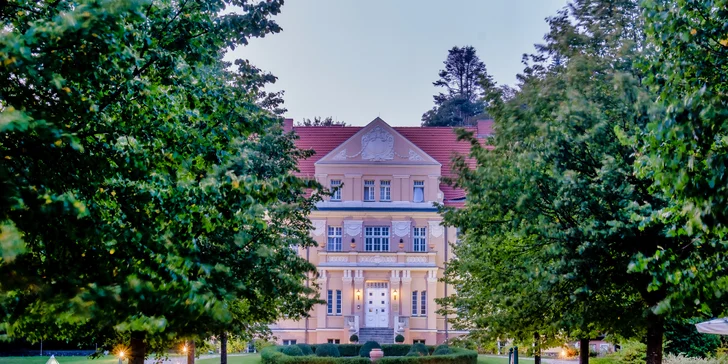 Rodinná dovolená ve 4* hotelu na Rujáně: polopenze i neomezený vstup do aquaparku, 8 km od moře