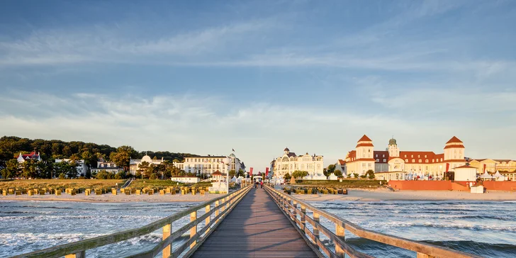 Rodinná dovolená ve 4* hotelu na Rujáně: polopenze i neomezený vstup do aquaparku, 8 km od moře