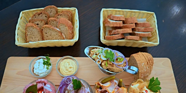 Prkno klasických českých předkrmů i s pivní degustací pro 2 osoby