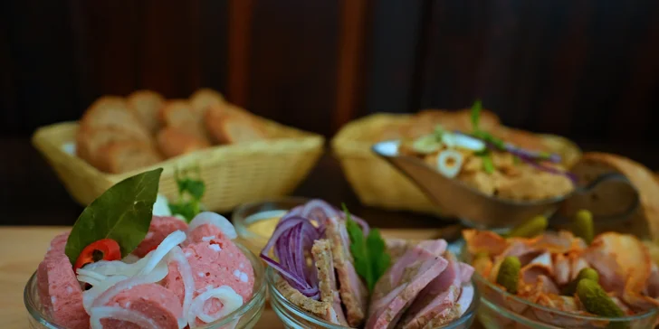 Prkno klasických českých předkrmů i s pivní degustací pro 2 osoby