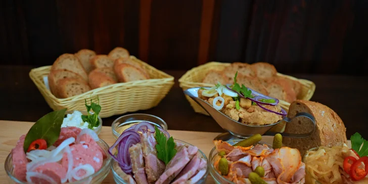 Prkno klasických českých předkrmů i s pivní degustací pro 2 osoby