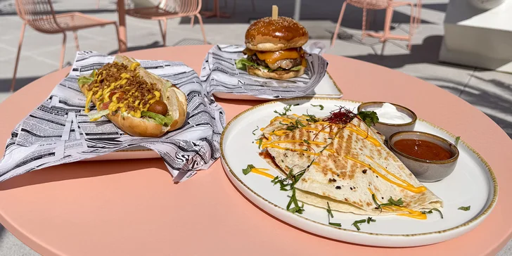 Hot dog, quesadilla, burger nebo burrito podle výběru z několika druhů